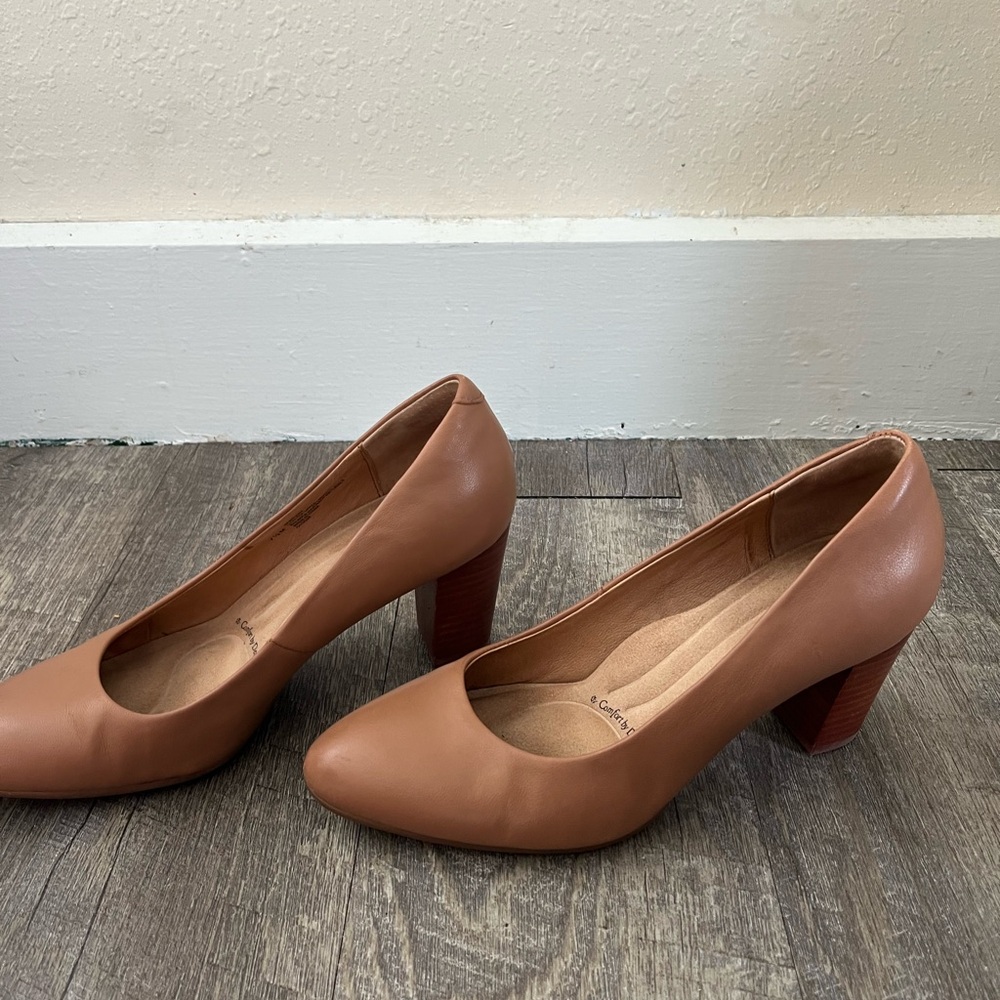 Sofft Tan Leather Heels - Picture 3 of 5